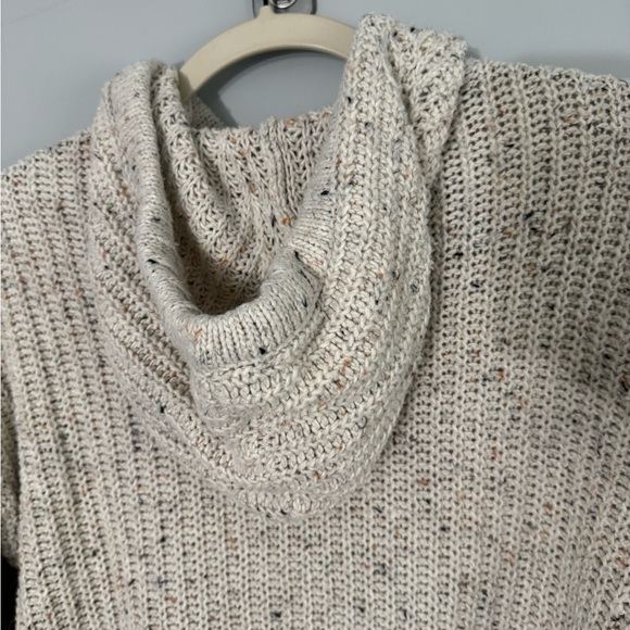 Cable sweater in cream and multi yarn with side tie detailing - Picture 5 of 5